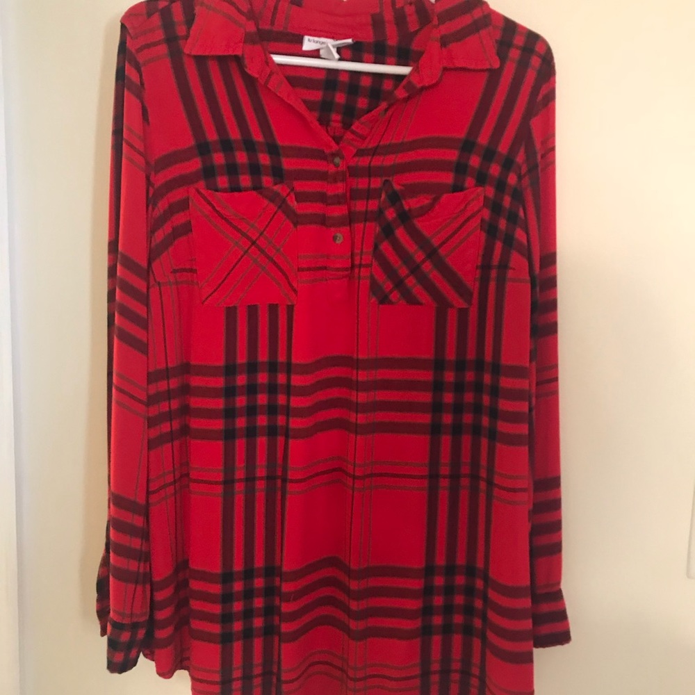 Liz Lange maternity top